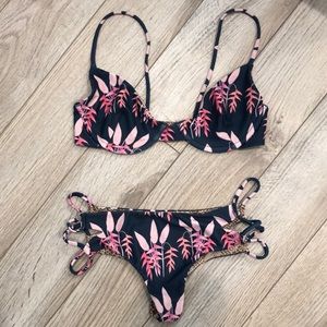 Acacia Bikini Set - Size Small